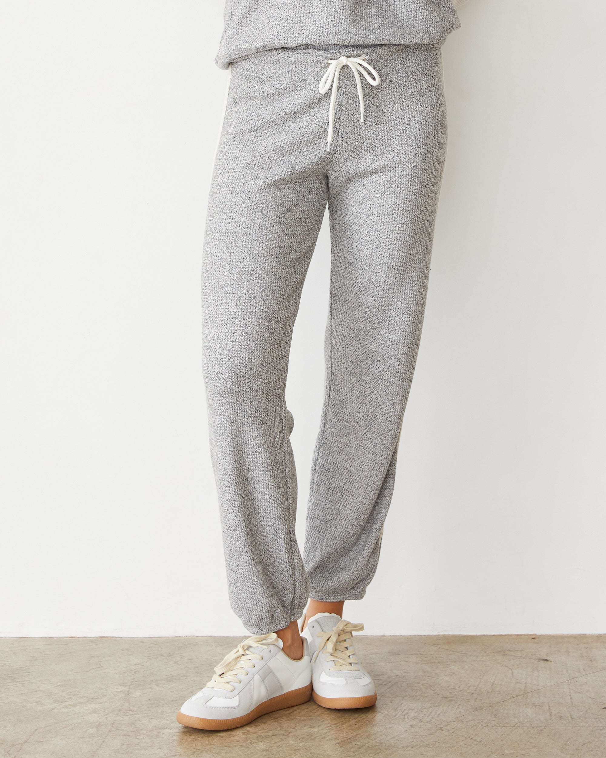 Monrow Heather hotsell Gray Jogger Sweatpants & Sweater Sweatshirt Lounge Set