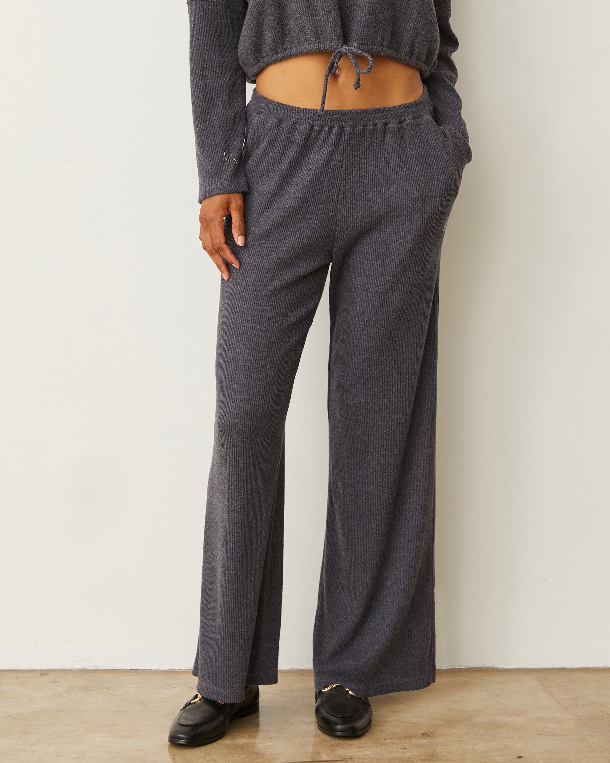 Monrow Heather outlets Gray Jogger Sweatpants & Sweater Sweatshirt Lounge Set