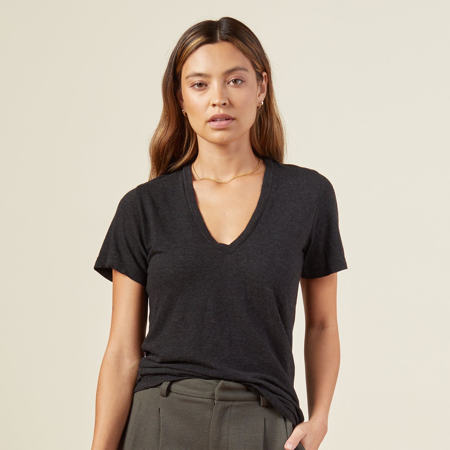 Black v neck outlet tee women's