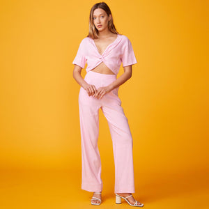 Front view of model wearing the linen front twist top in bubble gum.