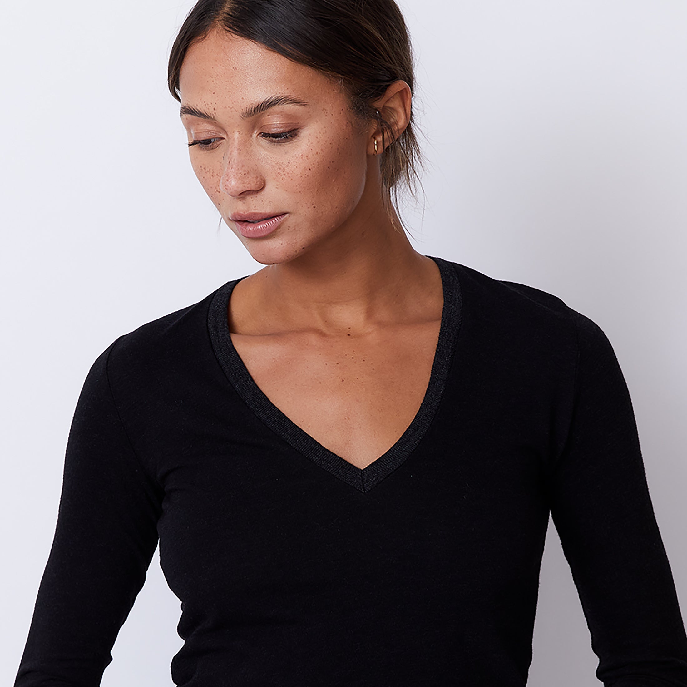 Textured Tri-Blend Fitted Long Sleeve V Neck Tee – MONROW