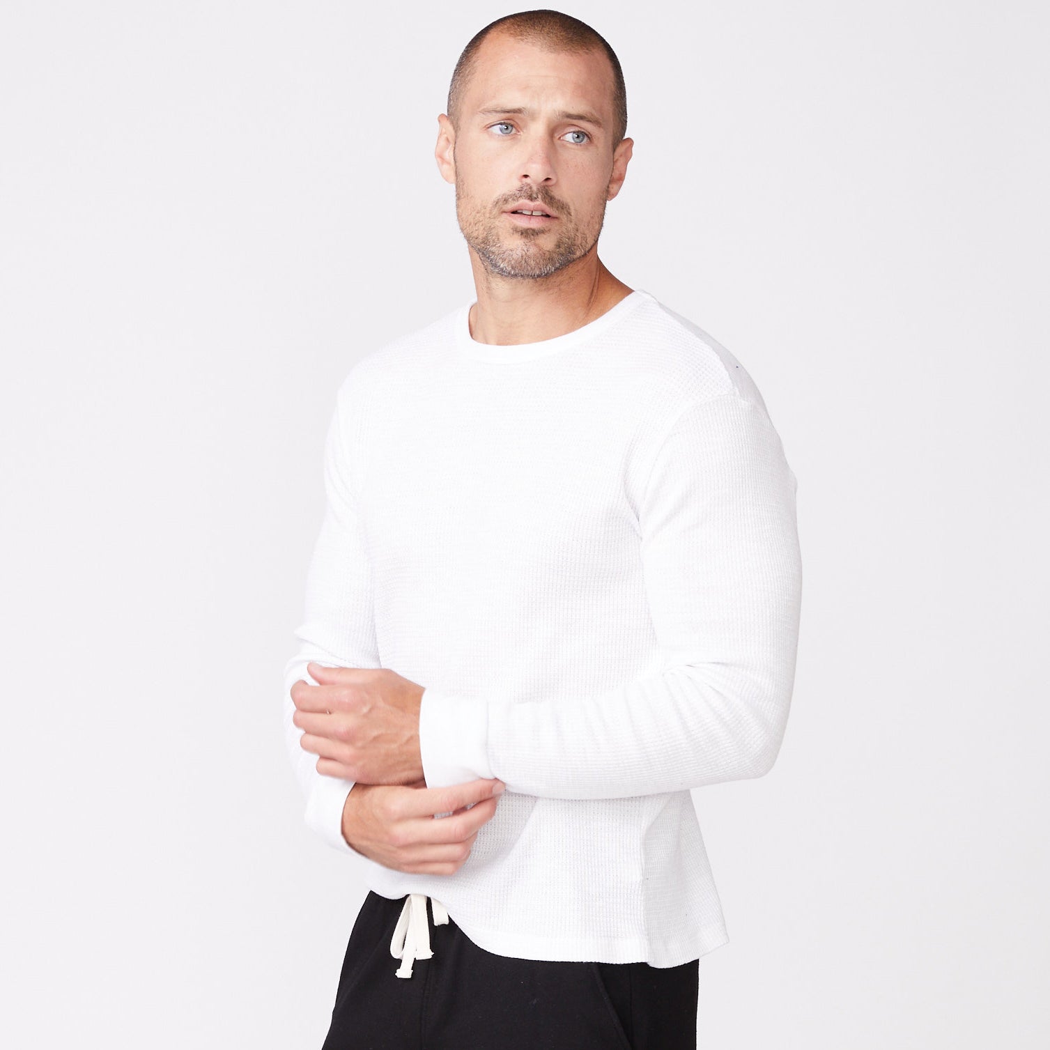 White long store sleeve crew neck